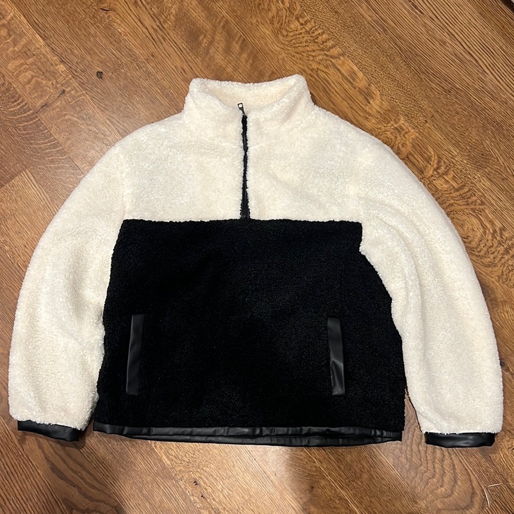 Central Park West Women’s Quarter Zip Jacket Black and White Size Small
